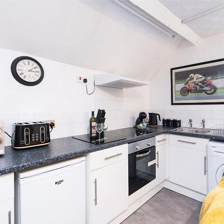 Dd Apartment 8 - Free Parking - Fast Wifi Касъл Донингтън Екстериор снимка