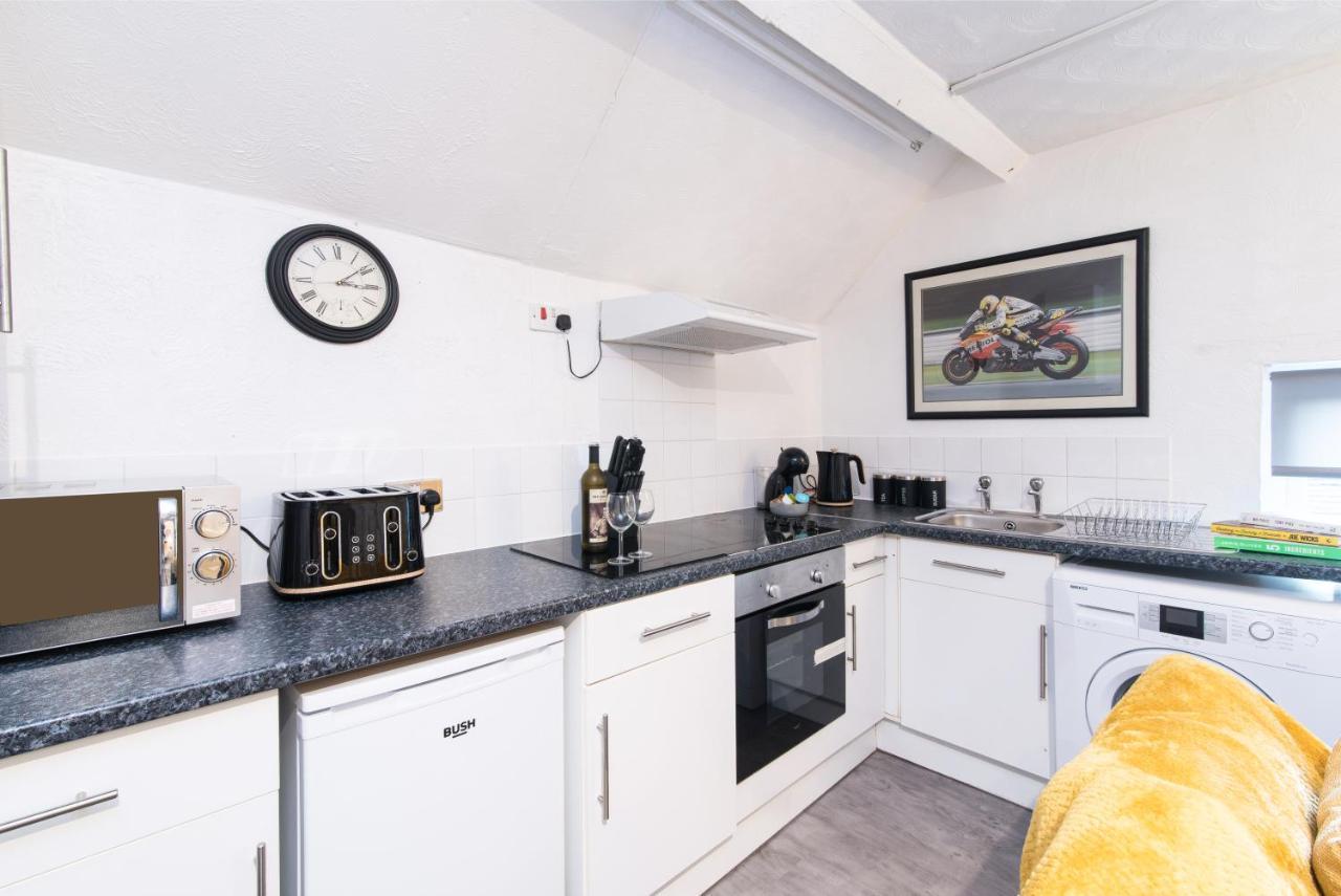 Dd Apartment 8 - Free Parking - Fast Wifi Касъл Донингтън Екстериор снимка